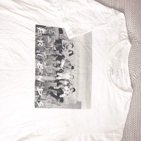 Friends Tee - Picture 3 of 4